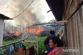 Damkar Samarinda padamkan delapan bangunan hangus terbakar