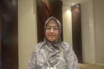 Masyarakat harus tetap waspada COVID-19