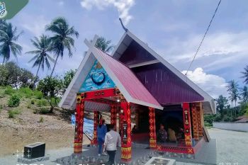 PT Poso Energy berikan dukungan pembangunan Rumah Adat di Desa Pandiri