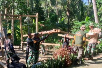 TNI rehabilitasi rumah warga tidak layak huni
