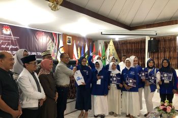 12 perempuan kader PAN Jateng wakili pendaftaran di KPU