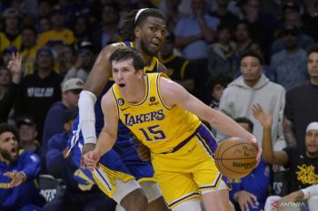 Reaves niat bertahan di Lakers dengan nilai kontrak Rp3,3 triliun