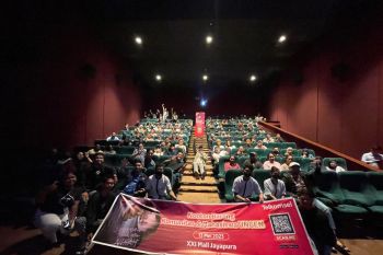 Telkomsel ajak pelanggan Jayapura nonton bareng "Bukannya Aku Tidak Mau Nikah"