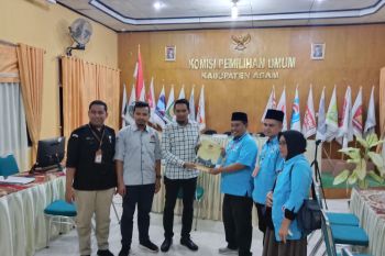 KPU Agam terima pendaftaran 17 partai, satu berkas dikembalikan