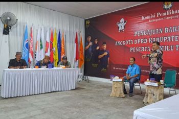 KPU Lampung Barat sebut berkas dari 13 parpol lengkap