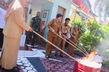 Pemkab Parigi Moutong membakar 1.000 arsip inaktif