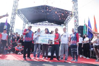 Jalan sehat "Unila be Strong!" berikan hadiah umrah bagi peserta