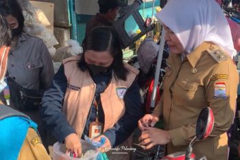BPOM temukan bumbu kemasan kedaluwarsa di Pasar  26 Ilir Palembang