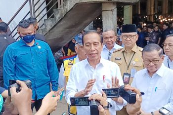 Jokowi minta pemda bantu biaya transportasi sembako