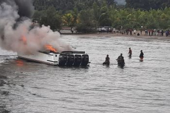 Satu orang tewas, saat perahu motor Bupati Teluk Wondama terbakar