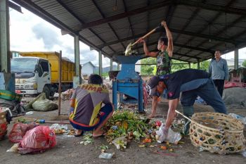 Pemkot Mataram menyiapkan petugas cegah warga buang sampah ke sungai