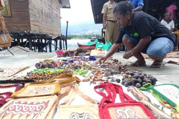 Eksotisme budaya lokal suku Sentani