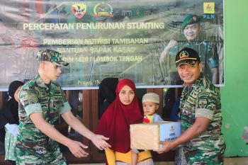 Kodim Lombok Tengah berikan paket nutrisi ke anak stunting
