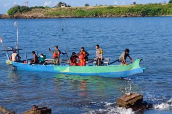 Tim SAR cari pemancing tenggelam di Pantai Sumbawa Barat