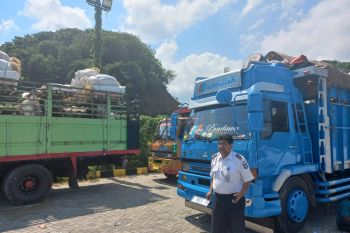 Pelindo Lembar NTB melayani pengiriman sapi ke Jawa jelang Idul Adha