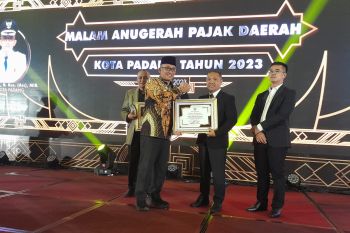 Kontribusi pajak terbesar di Padang, PLN terima penghargaan pada anugerah pajak daerah