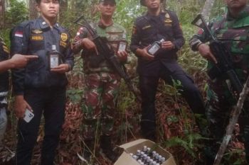 Pamtas dan Bea Cukai amankan miras dari jalur tikus batas RI-Malaysia