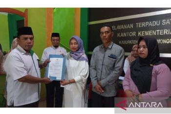 Kemenag serahkan sertifikat halal ke UMKM Bolmut