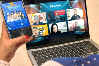 Telkomsel berikan bantuan modal usaha untuk lima UKM unggulan