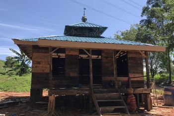 DLH Batam manfaatkan limbah sampah plastik buat mushala