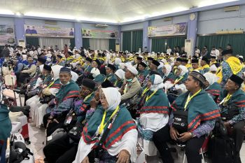 Lima calon haji kloter 1 Embarkasi Batam batal berangkat pagi ini
