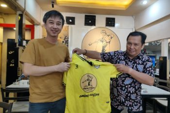 Aming Coffee dukung penggemar sepak bola komunitas Journalist FC
