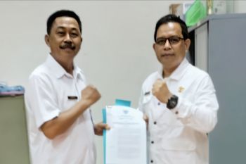 Disdik Seruyan serahkan hasil verifikasi pengajuan program beasiswa