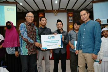 Gandeng pesantren difabel, PLN salurkan Al Quran braille