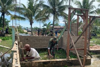 Satgas TMMD mengejar bedah rumah warga di Pantai Amal