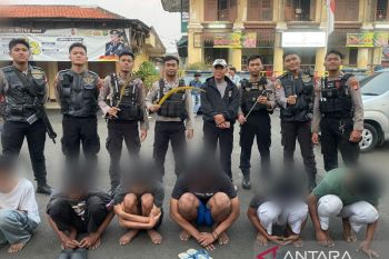 Polisi bubarkan tawuran antarwarga di Palmerah