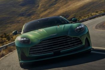 Mobil Aston Martin DB12 pertama dijual 1,6 juta dolar di lelang amal