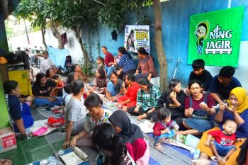 Warga Stren Kali Jagir terima pelatihan pemberdayaan perempuan