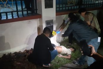 Mayat pria korban kecelakaan ditemukan tersungkur di belakang RSUD Arifin Ahmad