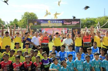 Turnamen sepak bola Kapolda Sumbar Cup kembali digelar usai vakum