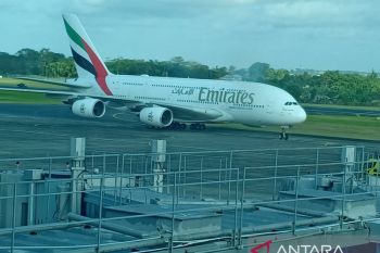 Pesawat raksasa A380 mendarat di Bandara Internasional Ngurah Rai pada 1 Juni