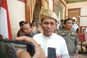 Pejabat Kepri berbusana Melayu saat peringatan Hari Lahir Pancasila