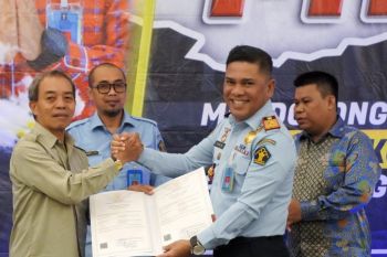 Kemenkumham serahkan lima sertifikat merek kepada pelaku UKM Sulbar