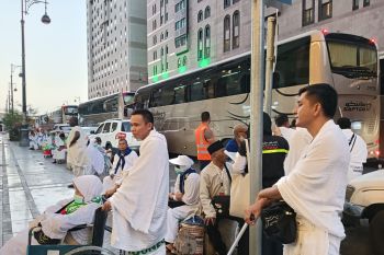 Jamaah calon haji kloter 1 Embarkasi Batam menuju ke Mekkah