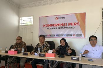 Bawaslu gelar sosialisasi berkelanjutan cegah politik uang di Padang