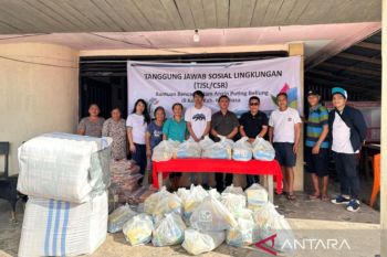 PT PLN Peduli berbagi korban bencana puting beliung di Minahasa