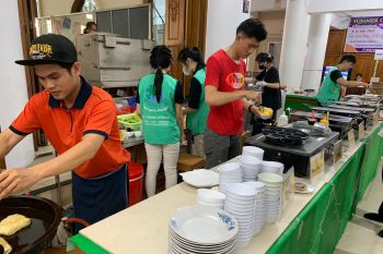 Maha Vihara Maitreya Duta Palembang menggelar bazar kuliner sambut Waisak