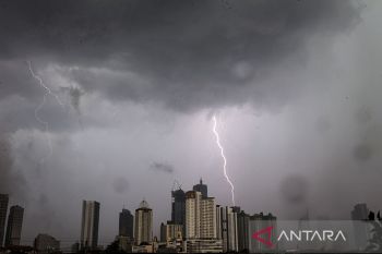 BMKH\G prakirakan sejumlah wilayah Indonesia berpotensi hujan lebat dan angin kencang