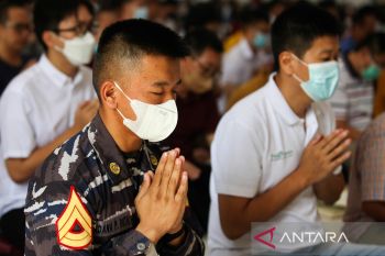 Ratusan umat Buddha rayakan Waisak di Vihara BDC Surabaya
