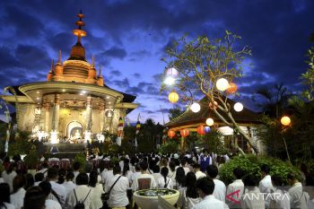 Puja Bakti Trisuci Waisak 2567 BE di Bali
