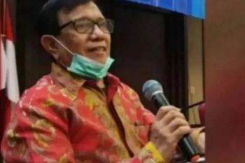 Catatan Hendry Ch Bangun - Tidak Selalu Hitam Putih
