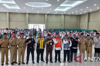 Plt Kejati Babel lepas 355 calon jamaah haji kloter terakhir