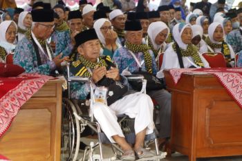 Bupati Bantul  berharap jamaah calon haji selalu jaga kebersamaan di Tanah Suci