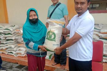 Bulog Yogyakarta menyalurkan bantuan pangan