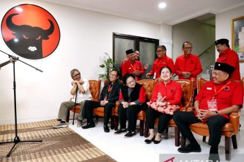 Lagu "Ganjar Siji Ganjar Kabeh" dikumandangkan, Megawati terhibur