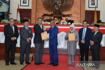 BPK berikan tropi Pemprov NTB WTP
